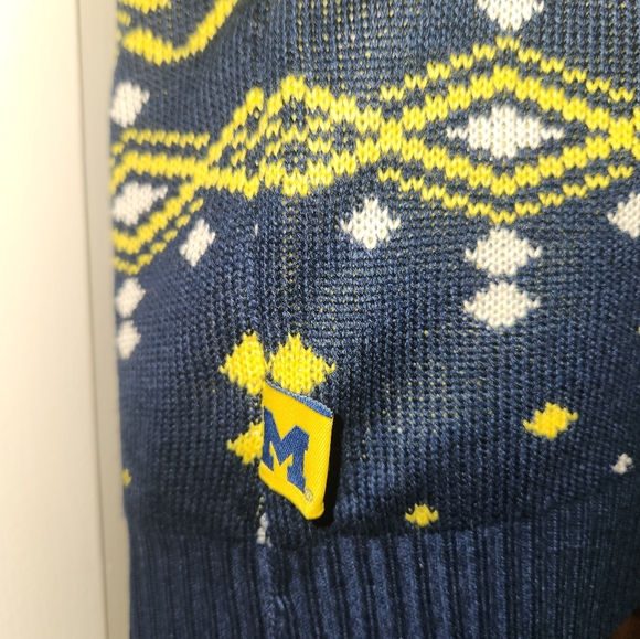 NWT University of Michigan Sweater Size Med - Picture 5 of 7